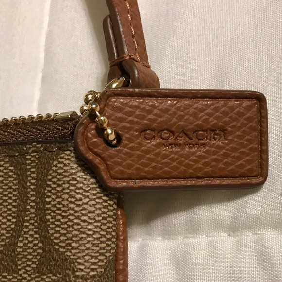 *SOLD* Coach Wristlet *FINAL PRICE* - Picture 3 of 3